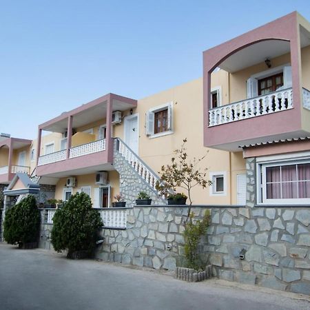 Roumeliotis House Lägenhet Karpathos Exteriör bild