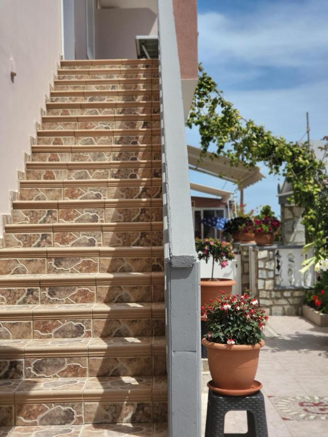 Roumeliotis House Lägenhet Karpathos Exteriör bild