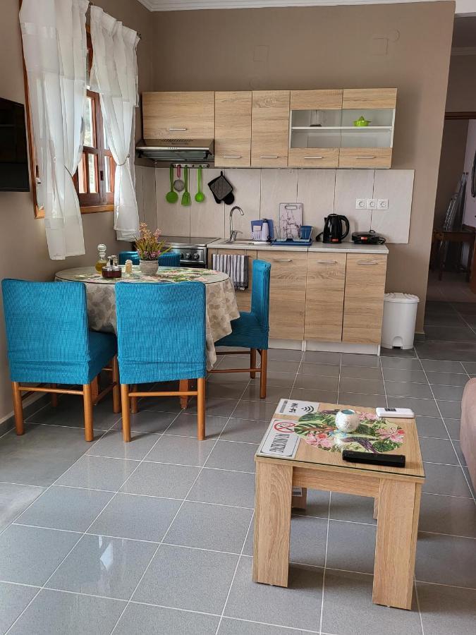 Roumeliotis House Lägenhet Karpathos Exteriör bild