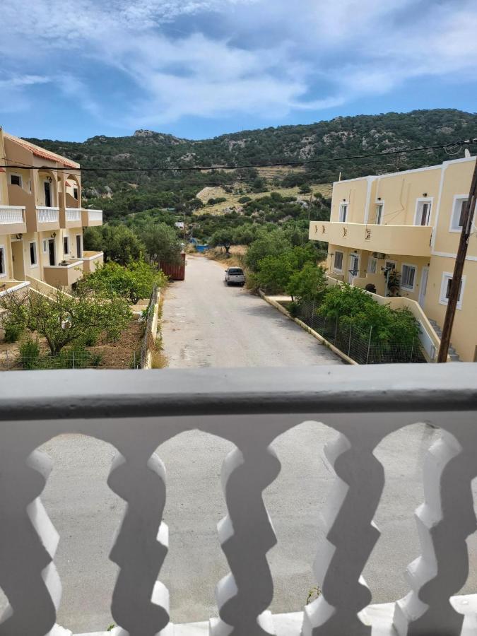 Roumeliotis House Lägenhet Karpathos Exteriör bild