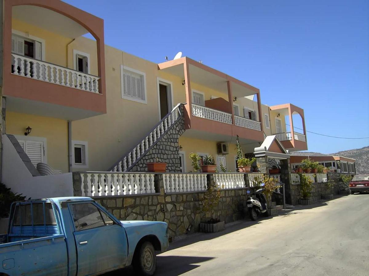Roumeliotis House Lägenhet Karpathos Exteriör bild
